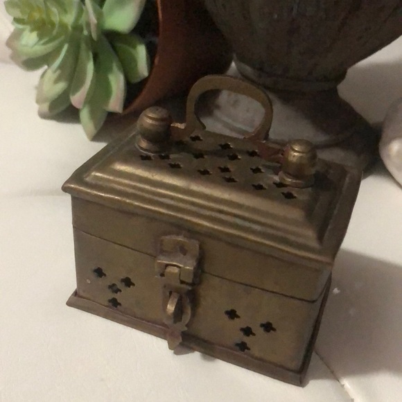 Vintage Brass Cricket Box-EUC-Slightly Tarnished-3x2 - Picture 2 of 13